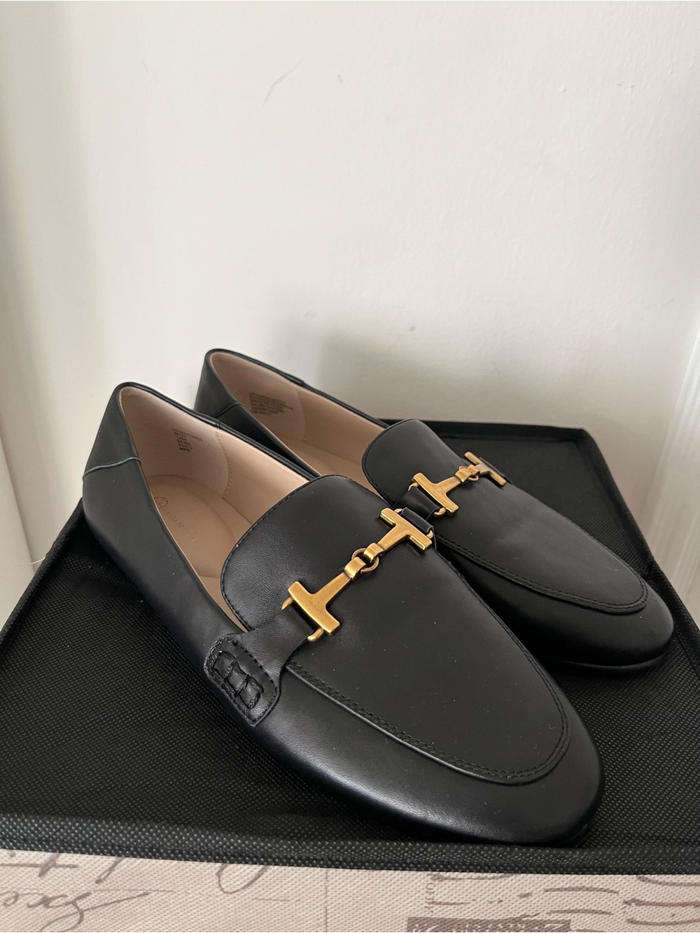Giani Bernini Black Leather Flats with Gold Horsebit